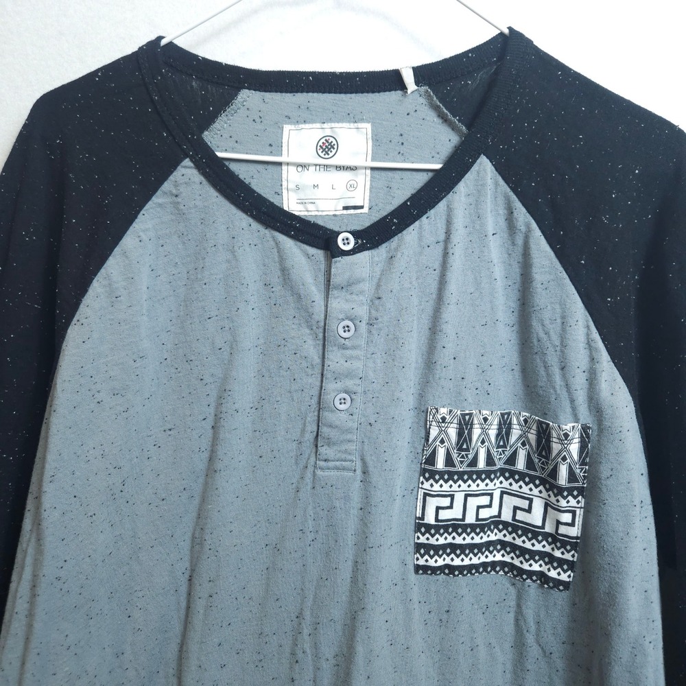 On The Byas Mens XL Grey Black Raglan Henley Shirt Tribal Pocket Speckled‎ Tee - Picture 2 of 7